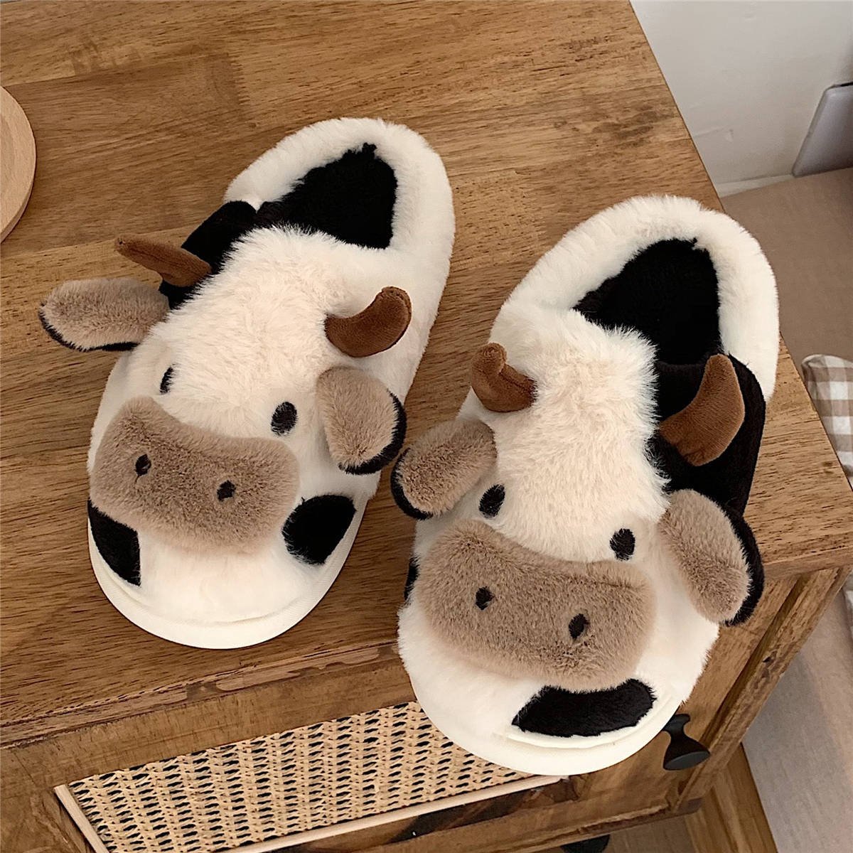 Ruunjoy Cows Four Seasons Linen Opening PVC Bottom Summer Sandals and Slippers Linen Slipper Wholesale Cow Plush Slipper winter