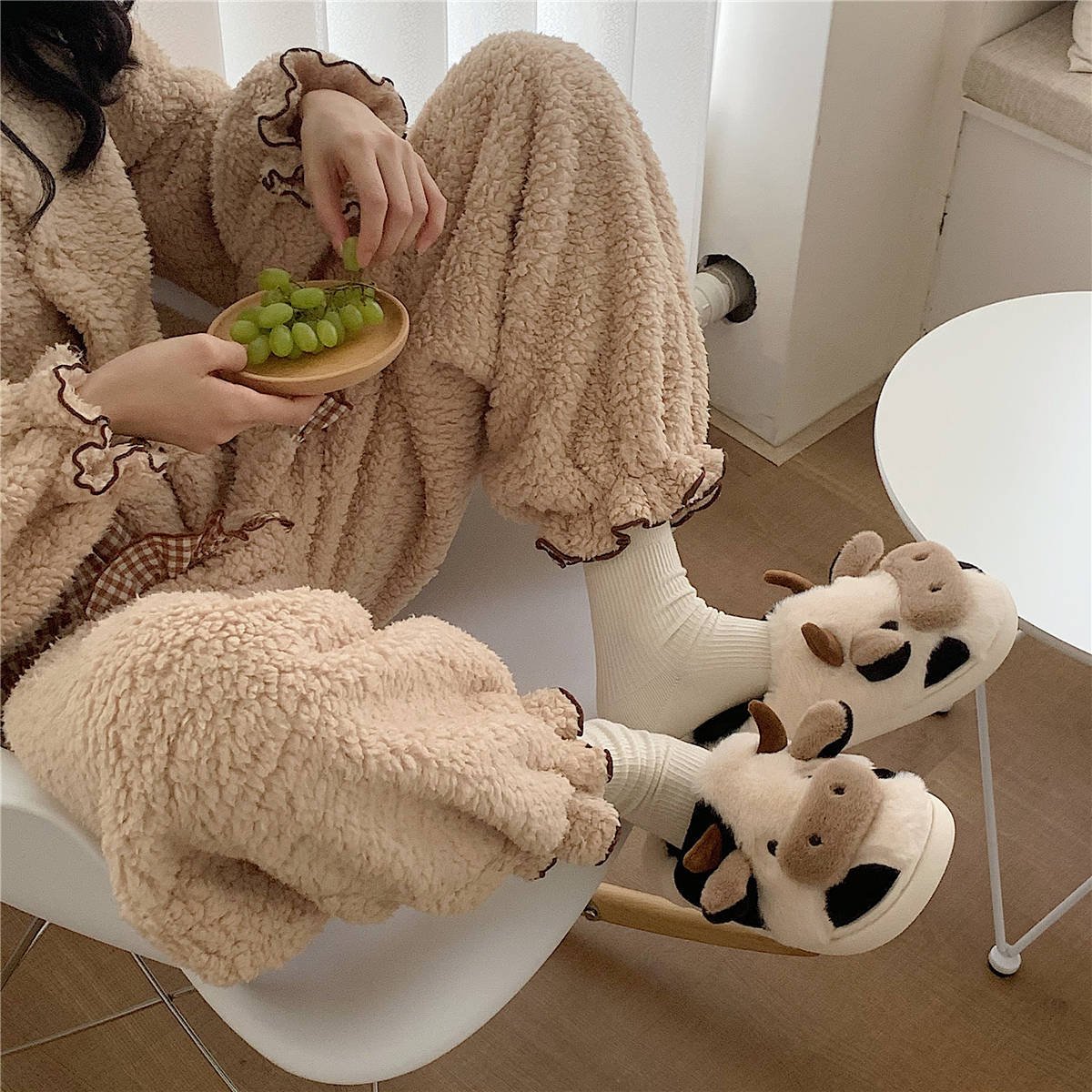 Ruunjoy Cows Four Seasons Linen Opening PVC Bottom Summer Sandals and Slippers Linen Slipper Wholesale Cow Plush Slipper winter