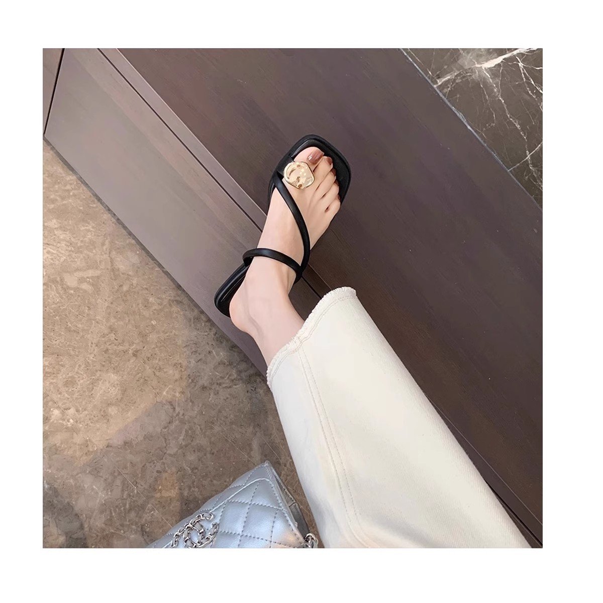 Designer Slippers Women Wear 2024 Summer New Internet Celebration Fashionable Thick Heel Flat Sandals Slide Belt Thong Sandals