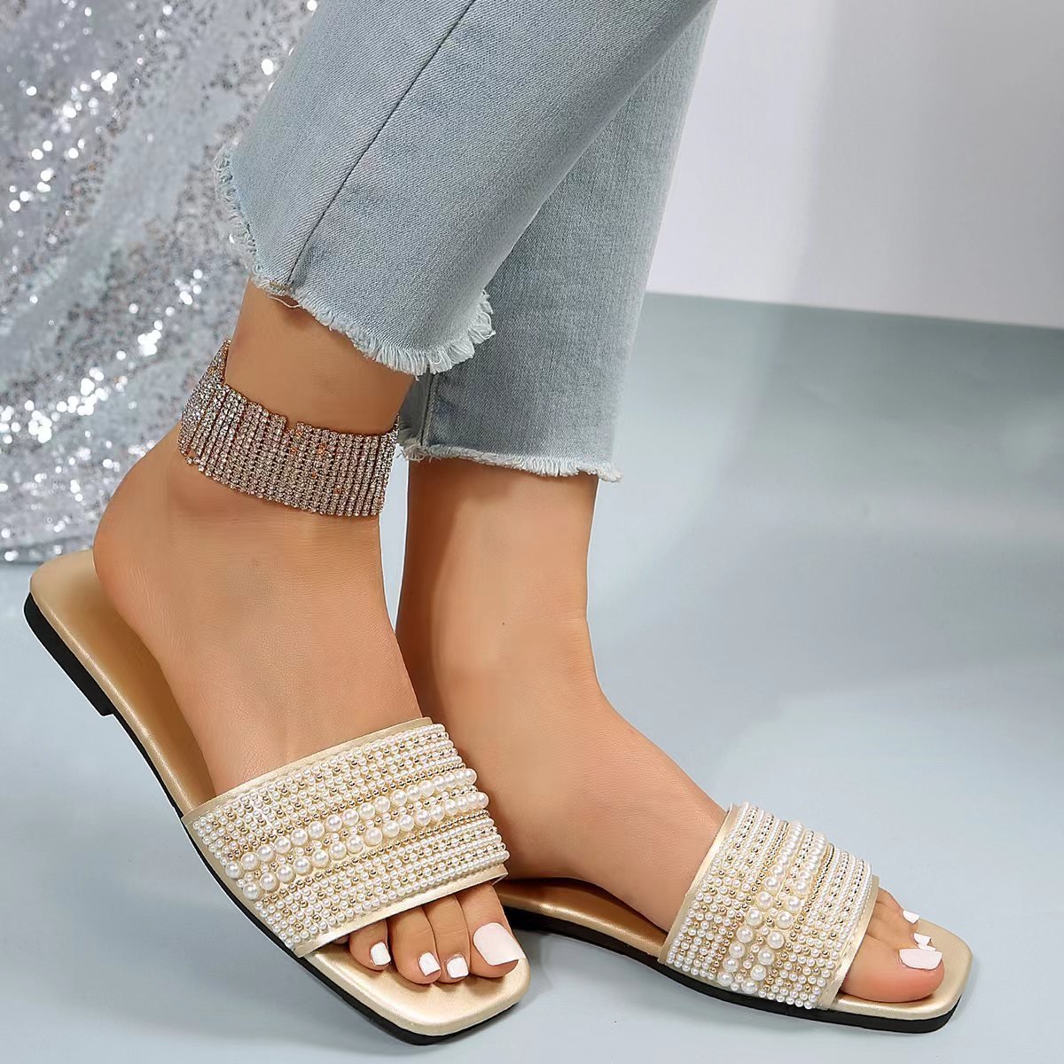 Hot Selling Pearl Rhinestone Flat Sandals Slides Slippers Open Toe Ladies Sandals Beach Luxury Sandals For Women And Ladies