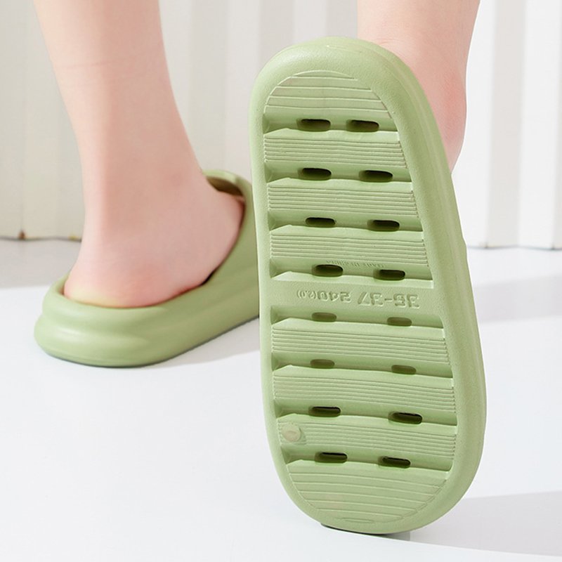 Wholesale Summer Shower Bathroom Lightweight Arch Support Custom Logo Drain Holes Slides Slippers For Women Men