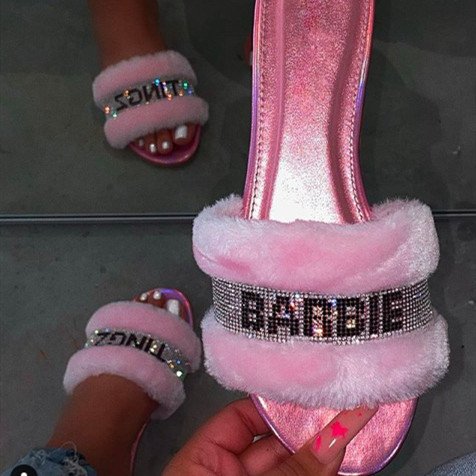 2025 New Arrival Ladies Pink Flat Furry Slippers Pink Glitter Slides for Women Fashion Sandals