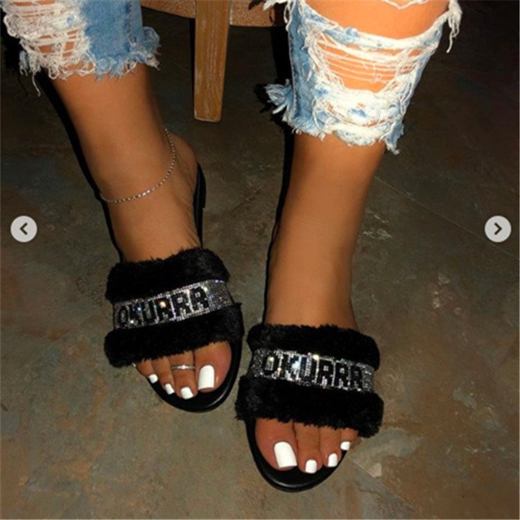 2025 New Arrival Ladies Pink Flat Furry Slippers Pink Glitter Slides for Women Fashion Sandals