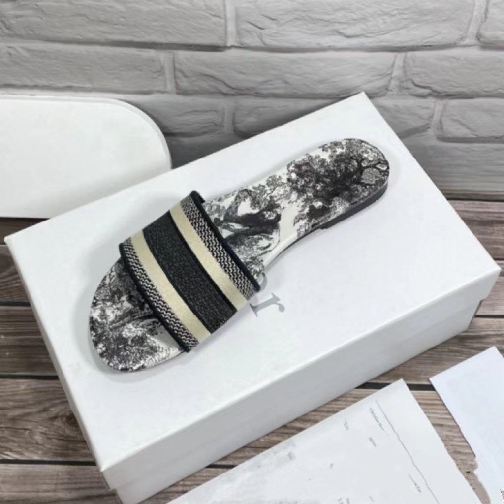 High Quality big Brand Designer embroidery Ladies Slippers luxury 2024 Summer Beach Casual Shoes brand Women's Flat Slippers