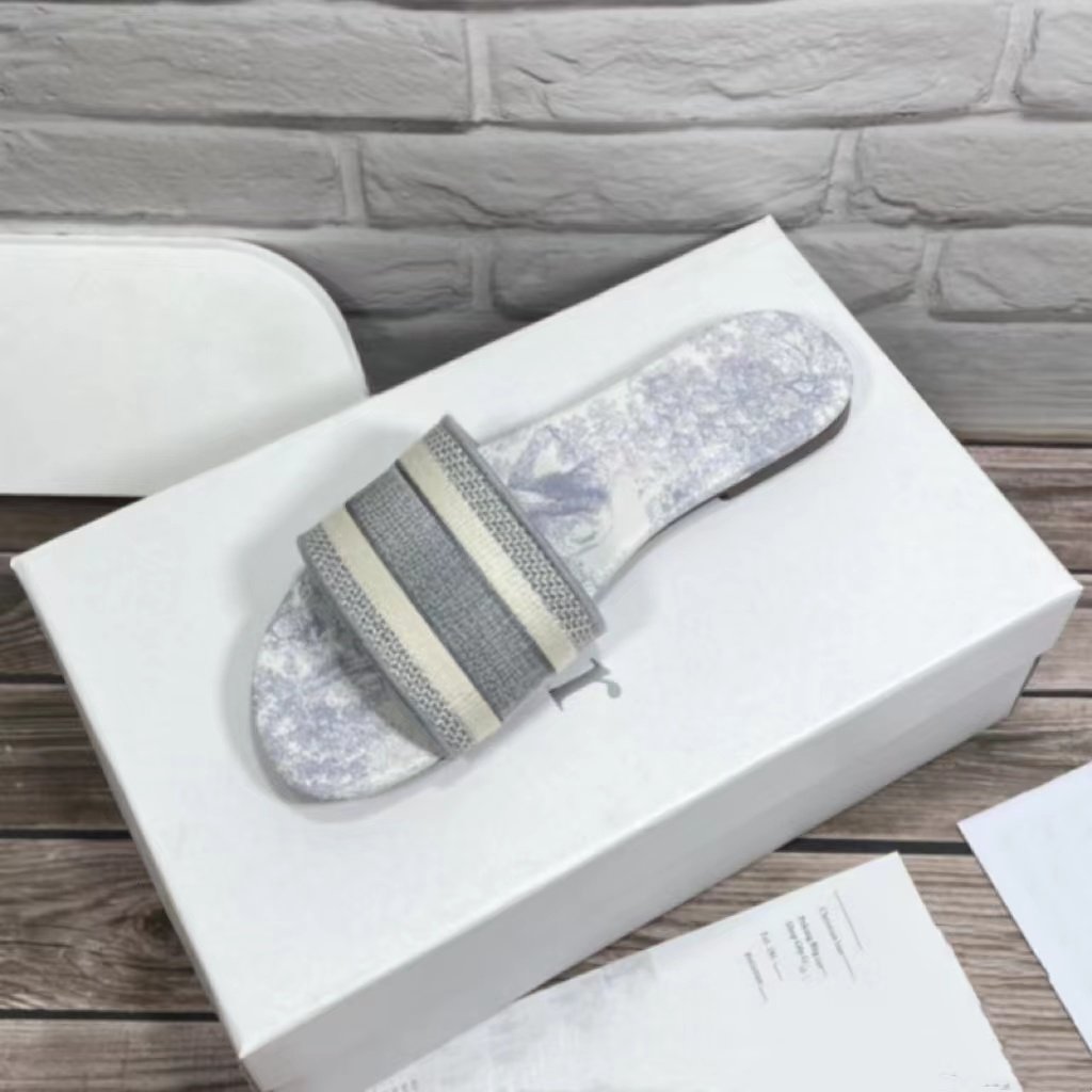 High Quality big Brand Designer embroidery Ladies Slippers luxury 2024 Summer Beach Casual Shoes brand Women's Flat Slippers