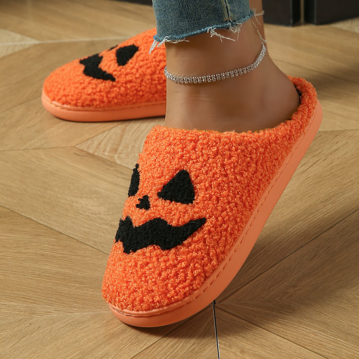 Wholesale Women's Warm Plush Slides Slippers Fur Fuzzy Halloween Pumpkin Home Slippers