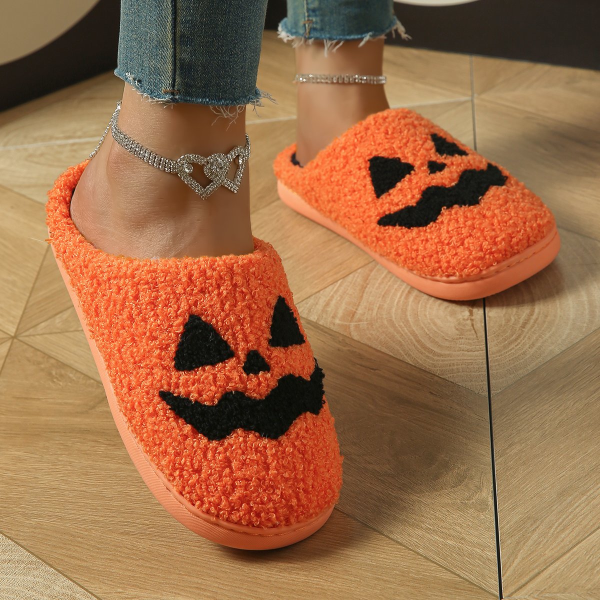 Wholesale Women's Warm Plush Slides Slippers Fur Fuzzy Halloween Pumpkin Home Slippers
