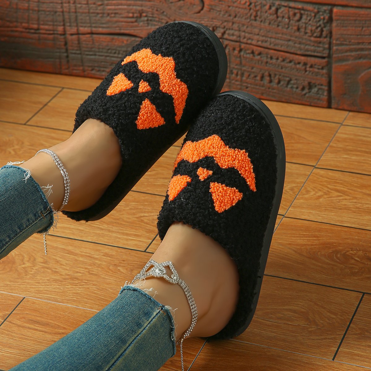 Wholesale Women's Warm Plush Slides Slippers Fur Fuzzy Halloween Pumpkin Home Slippers