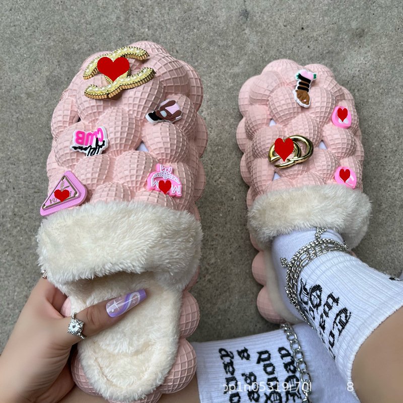 Wholesale Winter Warm Massage Furry Plush Fashion Fur Slippers Bubble Slides With Fur Designer Charms For Men Women