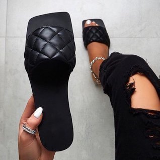 Summer Women New Stylish Beach Sandals for Women and Ladies Fashion Slide Slipper For Women And Ladies Shoes