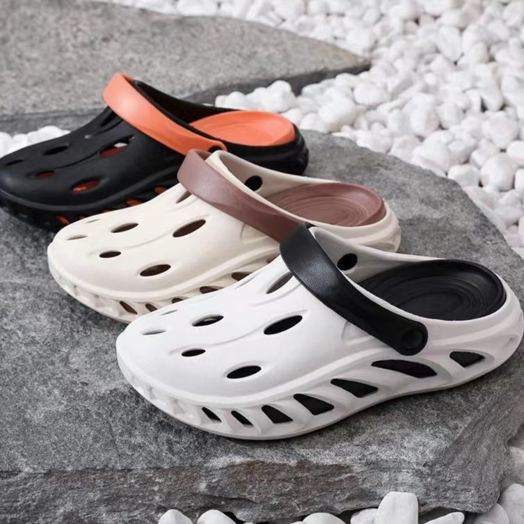 2024 factory customized anti slip thick soled sandals suitable for both men and women Eva beach slippers clogs garden shoes