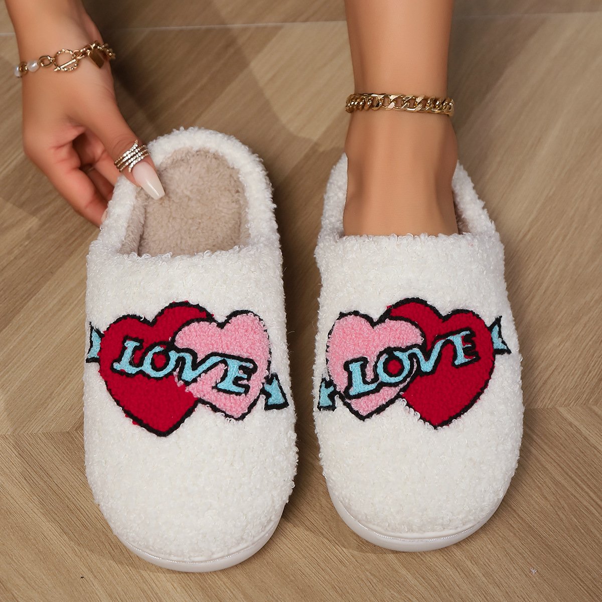Valentine's Gift Hot Sale Winter Indoor Furry Slippers Female Love Heart Slippers Lovely Warm Room Slides Slipper