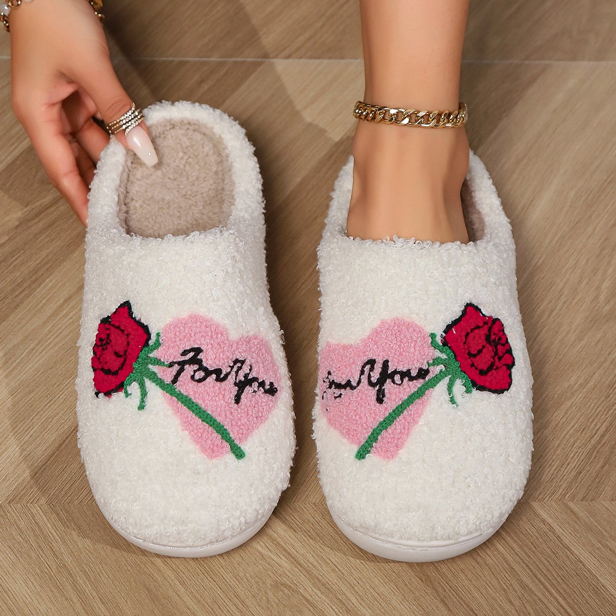 Valentine's Gift Hot Sale Winter Indoor Furry Slippers Female Love Heart Slippers Lovely Warm Room Slides Slipper