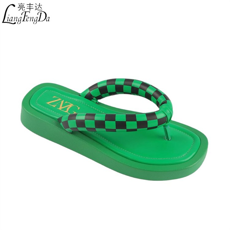 High Quality Summer Beach Flat Flip-flops Slippers Fashion Casual Slides Slippers For Women And Ladies heel protection