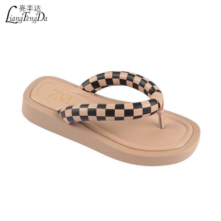 High Quality Summer Beach Flat Flip-flops Slippers Fashion Casual Slides Slippers For Women And Ladies heel protection