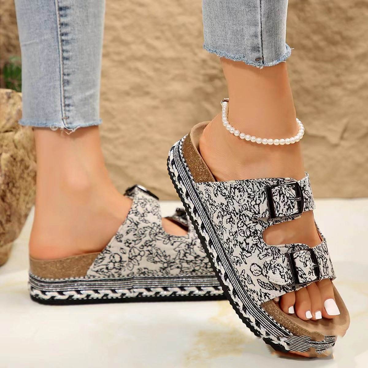 High Quality Light Weight Breathable wedges Slippers Open Toe Anti-Odor PVC Flip Flops Slippers For Outdoor Beach