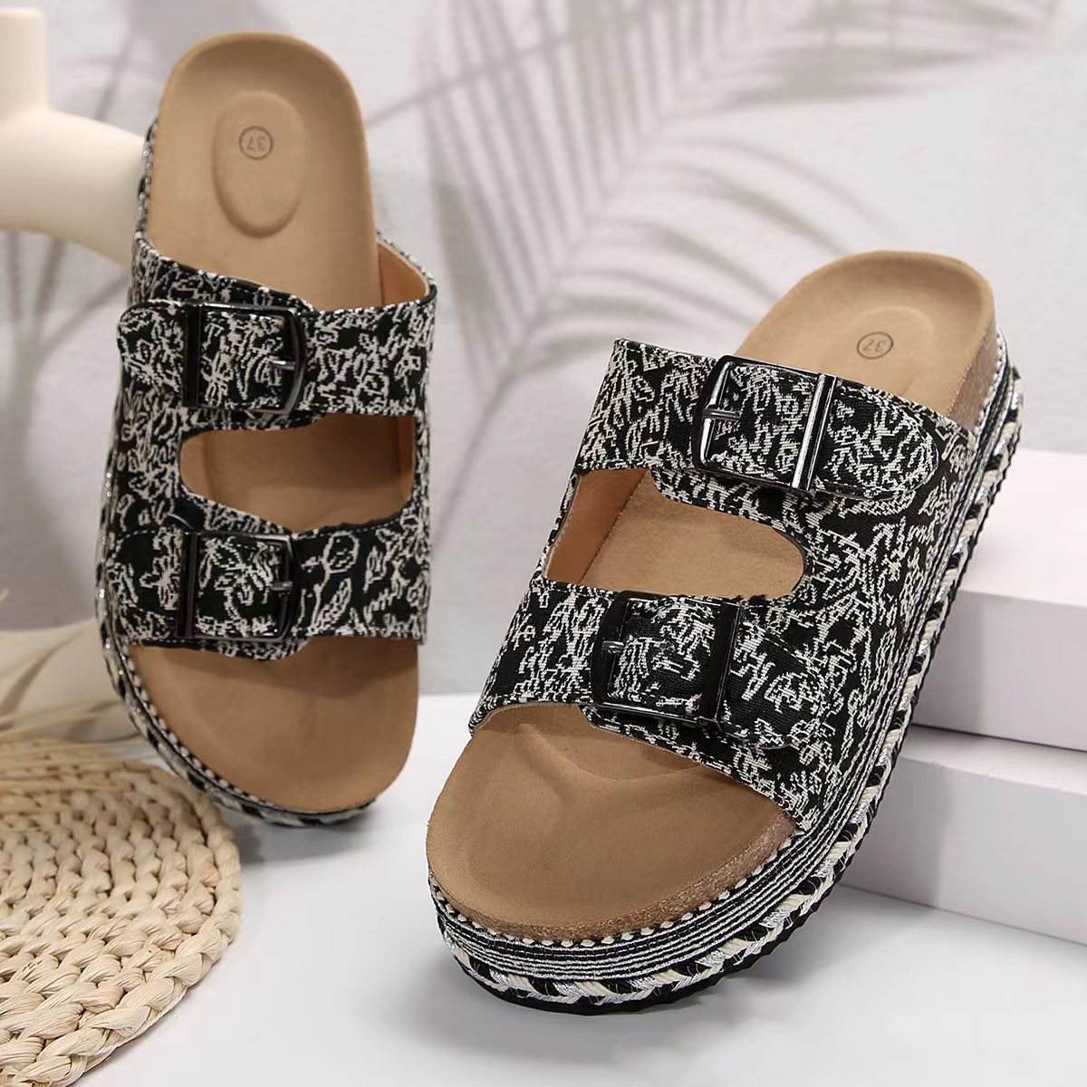High Quality Light Weight Breathable wedges Slippers Open Toe Anti-Odor PVC Flip Flops Slippers For Outdoor Beach