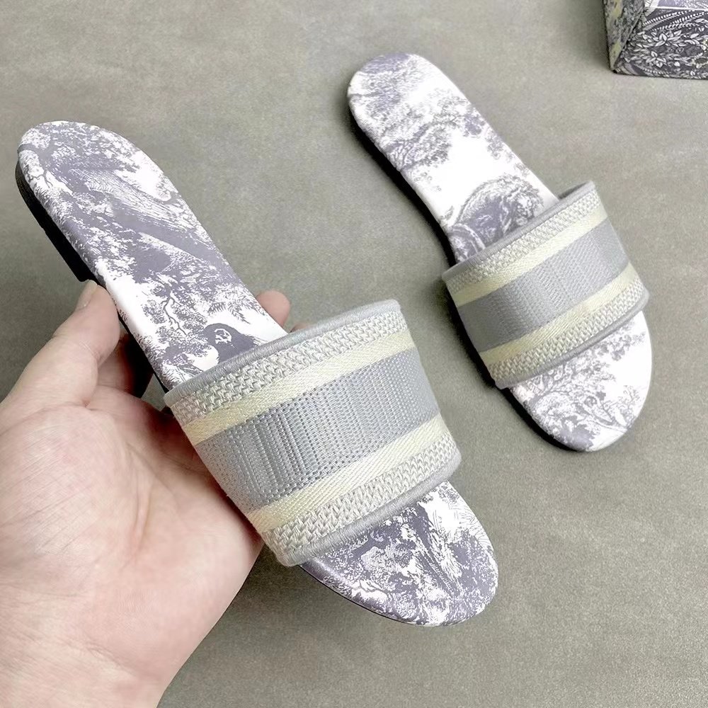 Fashion Luxury Embroidered Shoe Summer Letter Shape Flat Slides Slippers Shoes Light Weight Outdoor Beach Sandals For Women