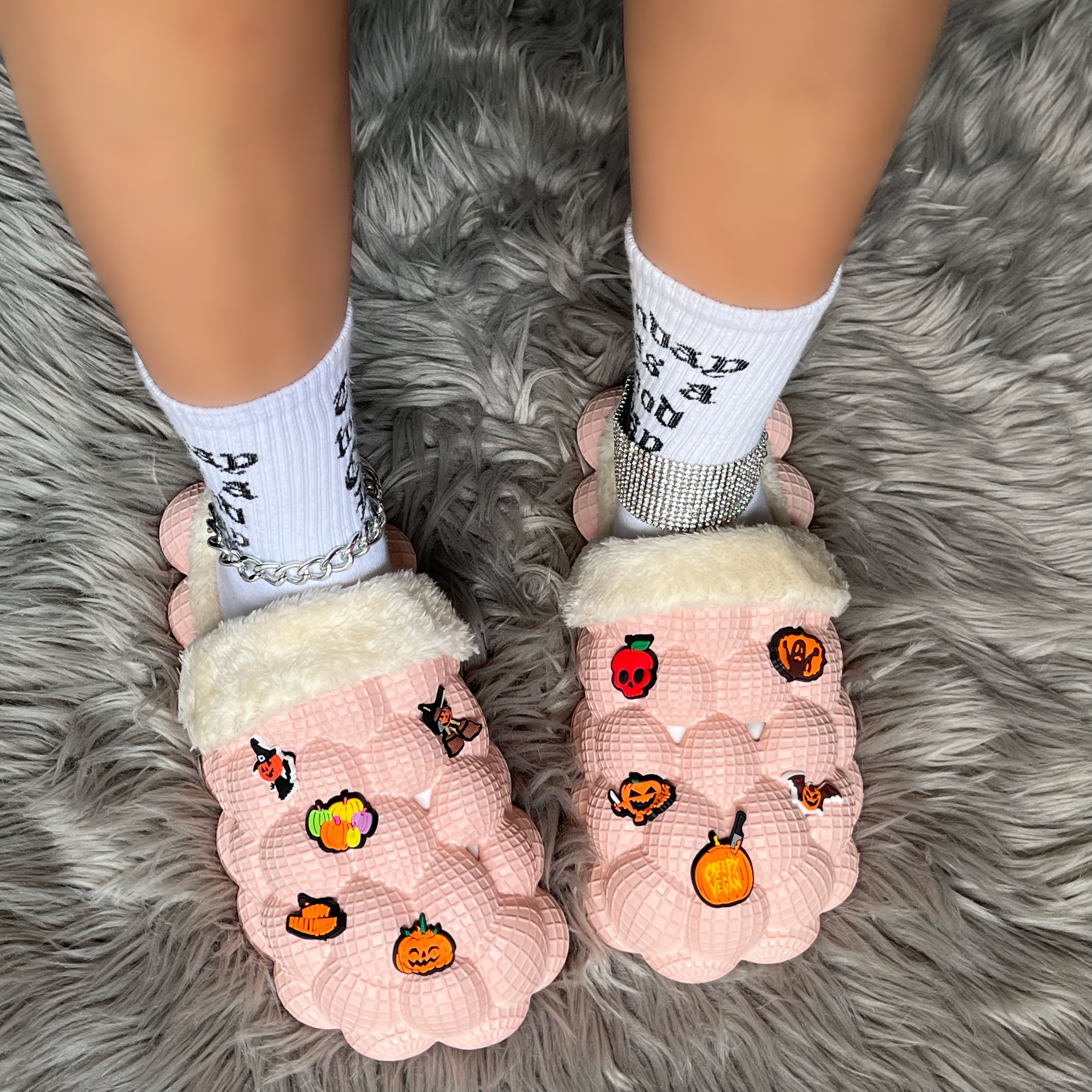 Wholesale Halloween Winter Warm Women Plush Furry Fashion Fur Slippers Bubble Slides With Fur Designer Charms For Men Women