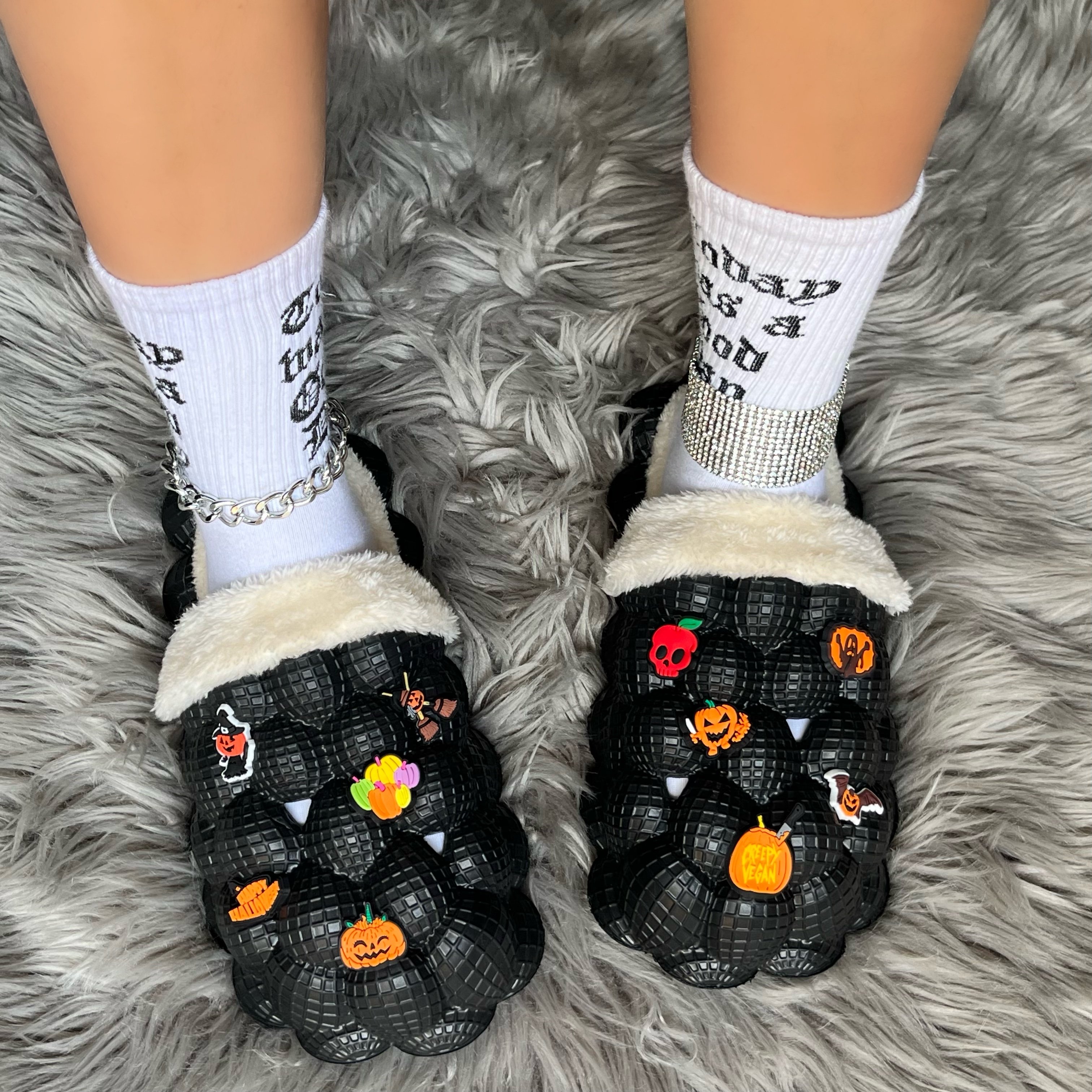 Wholesale Halloween Winter Warm Women Plush Furry Fashion Fur Slippers Bubble Slides With Fur Designer Charms For Men Women