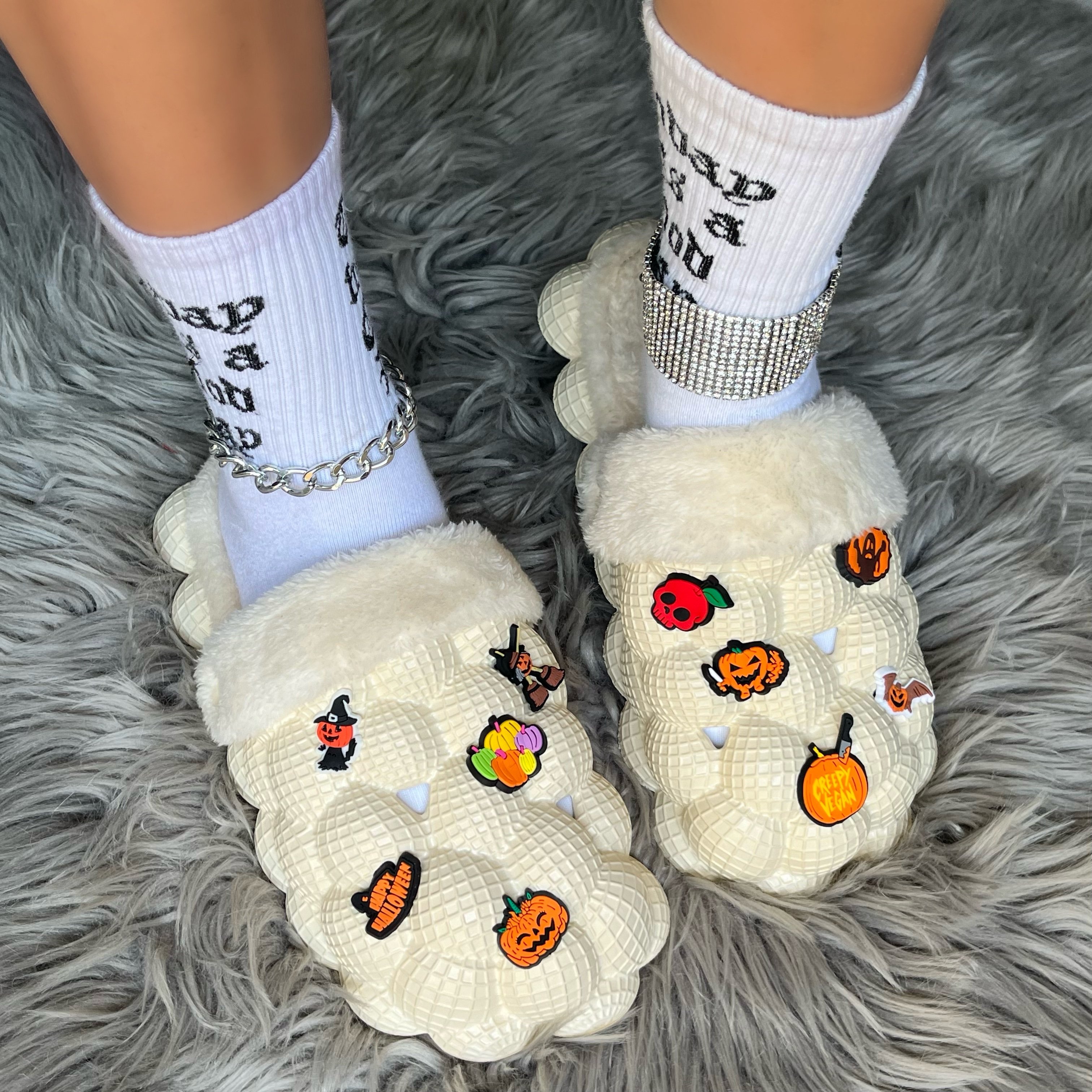 Wholesale Halloween Winter Warm Women Plush Furry Fashion Fur Slippers Bubble Slides With Fur Designer Charms For Men Women