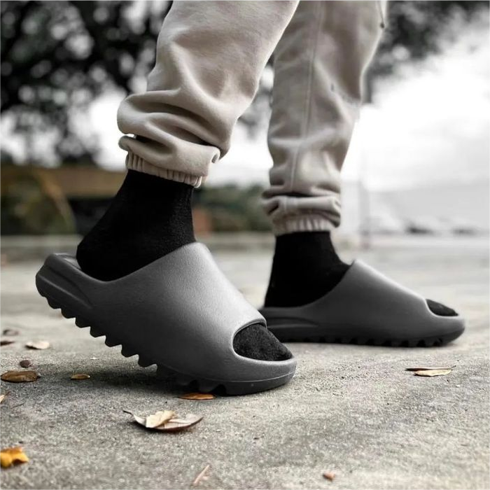 Custom Open-Toe Cloud Slippers for Men Women Indoor/Outdoor Soft Thick Bottom Lightweight Non-Slip Summer EVA Foam Beach Slides