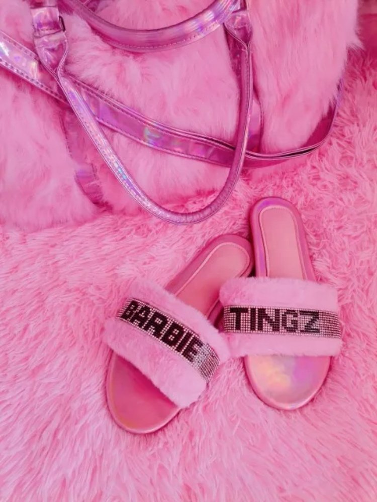 Female New Europe Flat Fur Slides Shinny Diamond Non-Slip Flat Women Slide Slippers For Outdoor