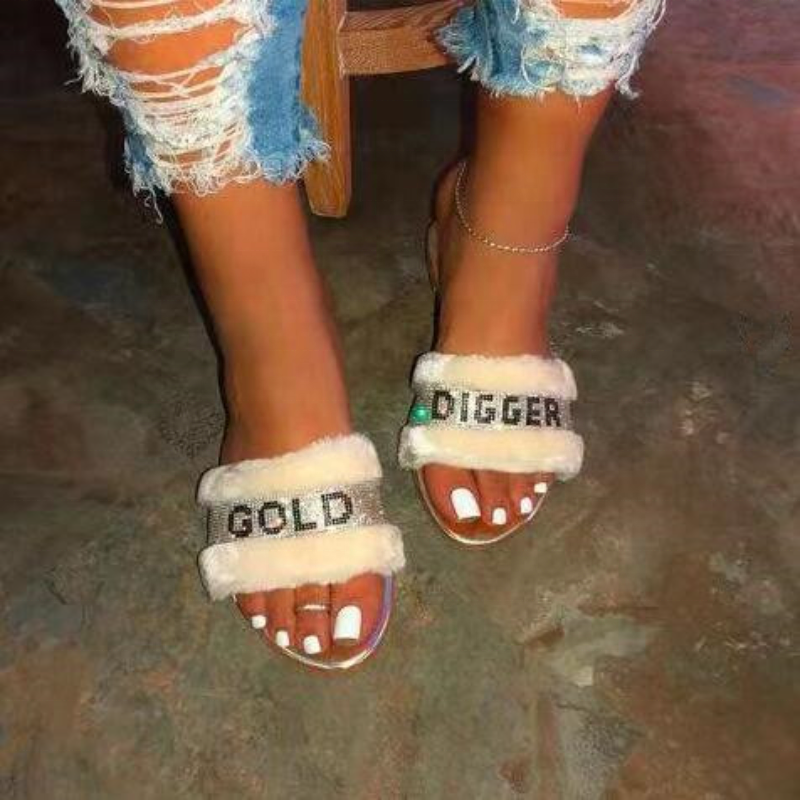 Female New Europe Flat Fur Slides Shinny Diamond Non-Slip Flat Women Slide Slippers For Outdoor