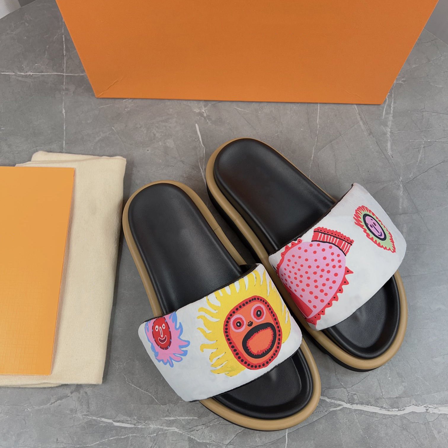 2024 New High Quality Slope Heel Anti-slip Female Women Slippers Women Flip Flop For Summer Beach