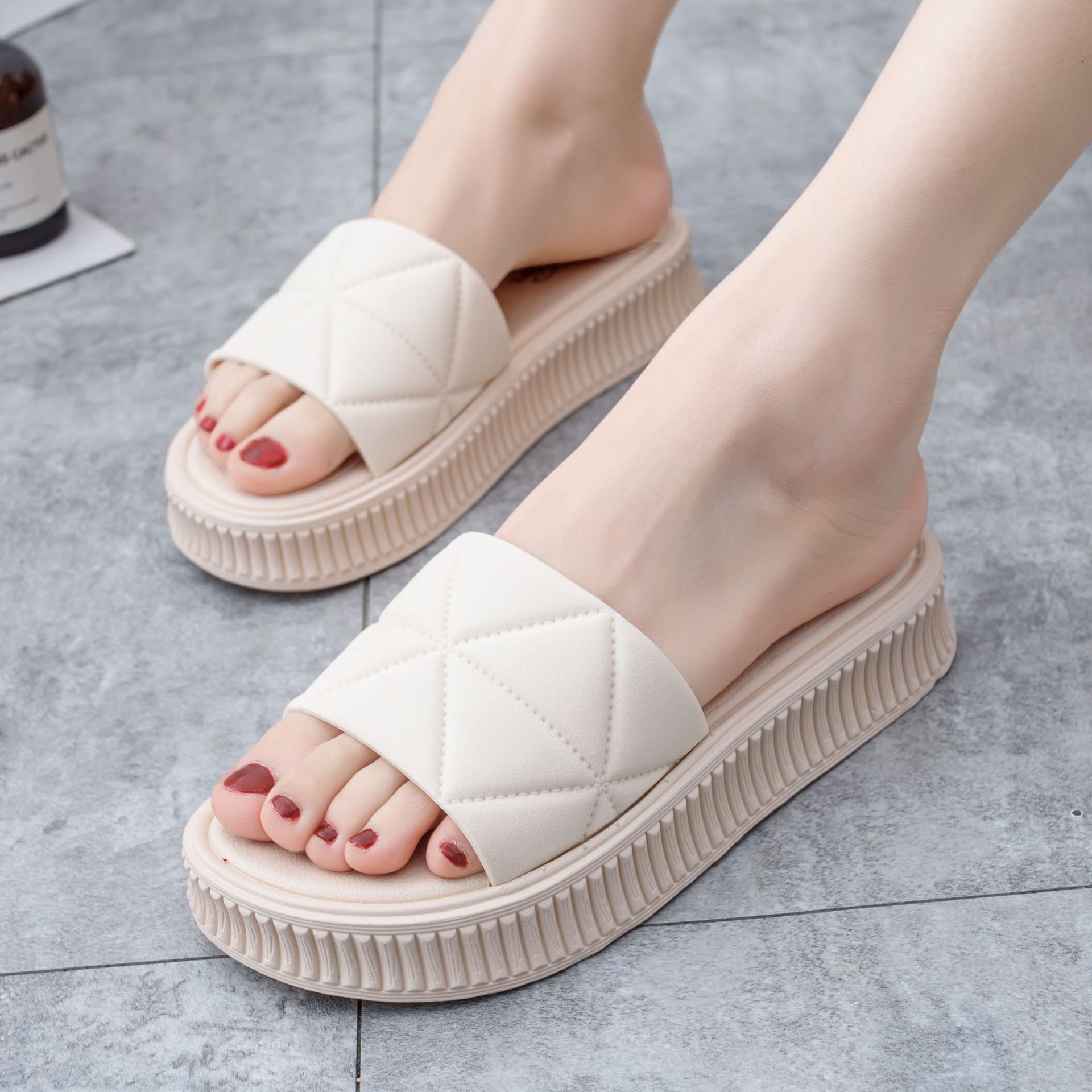2024 light weight anti-slip Women Sandals Soft Thick Sole house slides pure color slippers