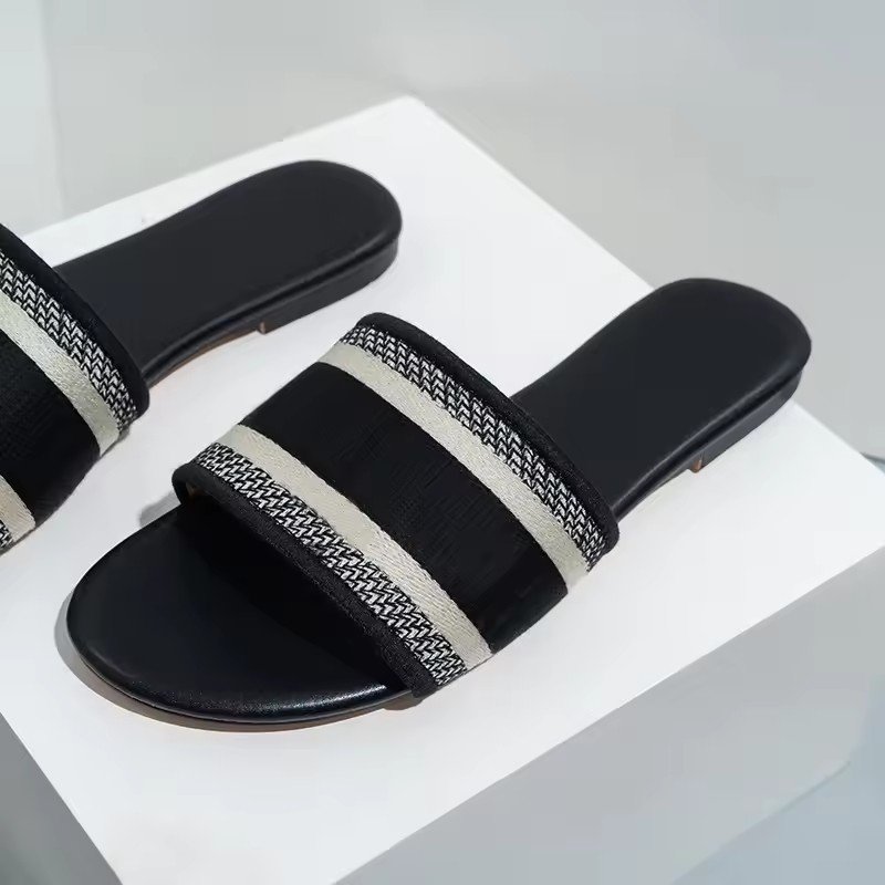 Fashion 2024 Luxury Embroidered Shoe Summer Letter shape Flat Slides Slippers Shoes Light Weight Outdoor Beach Sandals for Women