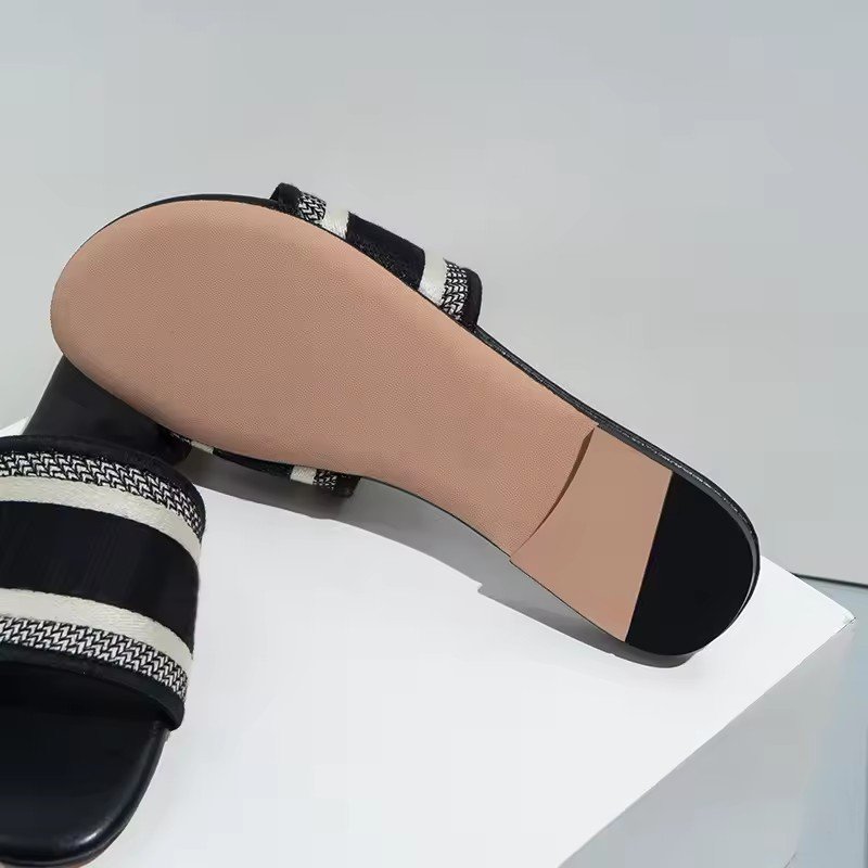 Fashion 2024 Luxury Embroidered Shoe Summer Letter shape Flat Slides Slippers Shoes Light Weight Outdoor Beach Sandals for Women
