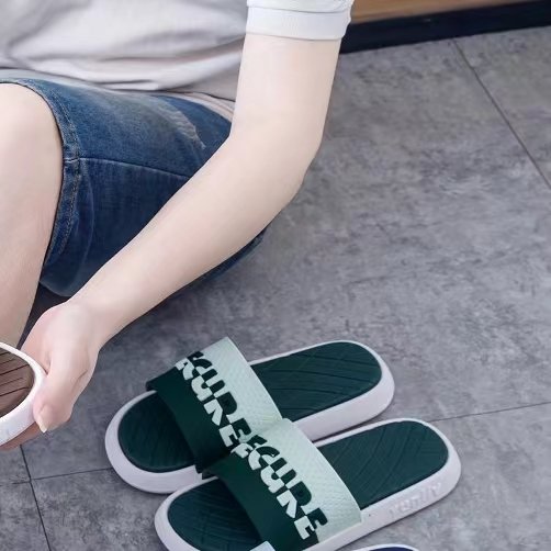 2024 New Summer Men Non-Slip Thick Sole Durable Fashion Beach Sandals Slides Slippers Casual Bathroom