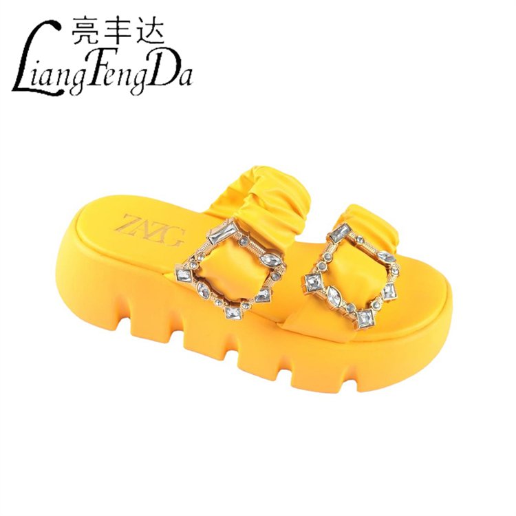 Designer Sandals Custom Logo Platform Slippers for Women Summer Beach Outdoor Ladies Slides Slippers with Crystal Buckle PVC PU