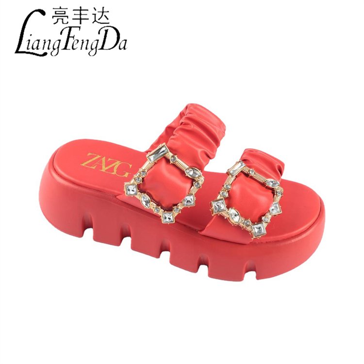 Designer Sandals Custom Logo Platform Slippers for Women Summer Beach Outdoor Ladies Slides Slippers with Crystal Buckle PVC PU