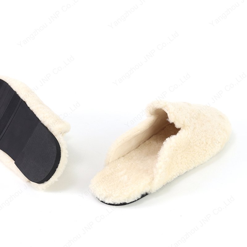 Custom Luxury Women's Winter Loafers Mules Fluffy Sheepskin Indoor Black Shearling Fur Slides Slippers for Women