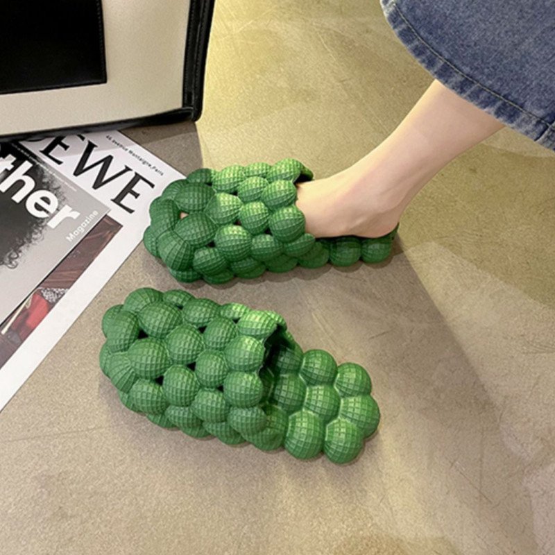 Wholesale EVA Foam Outdoor Summer Beach Casual Men Women KIds Home Slippers Bubble Slides For Women Men