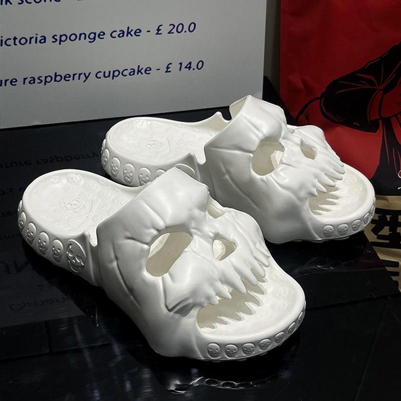 2024 New Arrival Cool Punk Skull Men's Outdoor Summer Sandals Anti-Slip Thick Sole Man Halloween Slides Slipper For Men