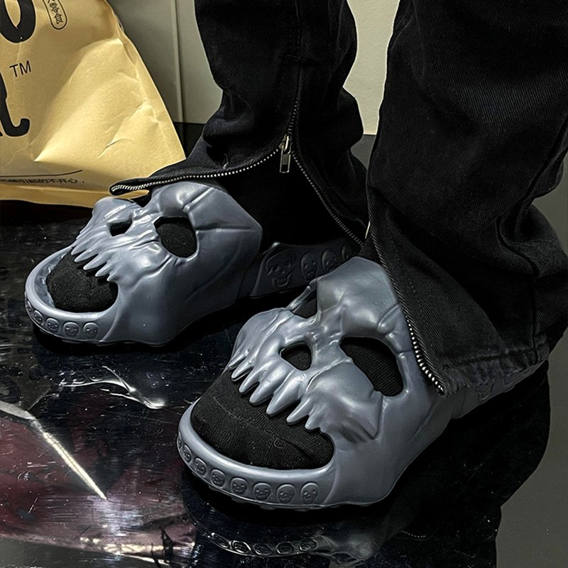 2024 New Arrival Cool Punk Skull Men's Outdoor Summer Sandals Anti-Slip Thick Sole Man Halloween Slides Slipper For Men