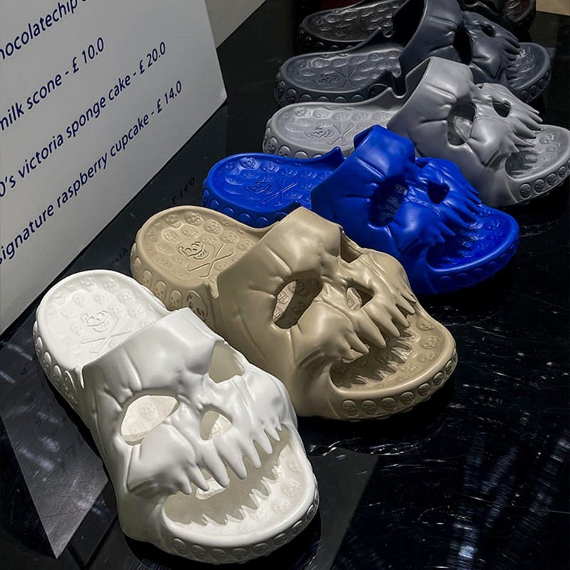 2024 New Arrival Cool Punk Skull Men's Outdoor Summer Sandals Anti-Slip Thick Sole Man Halloween Slides Slipper For Men
