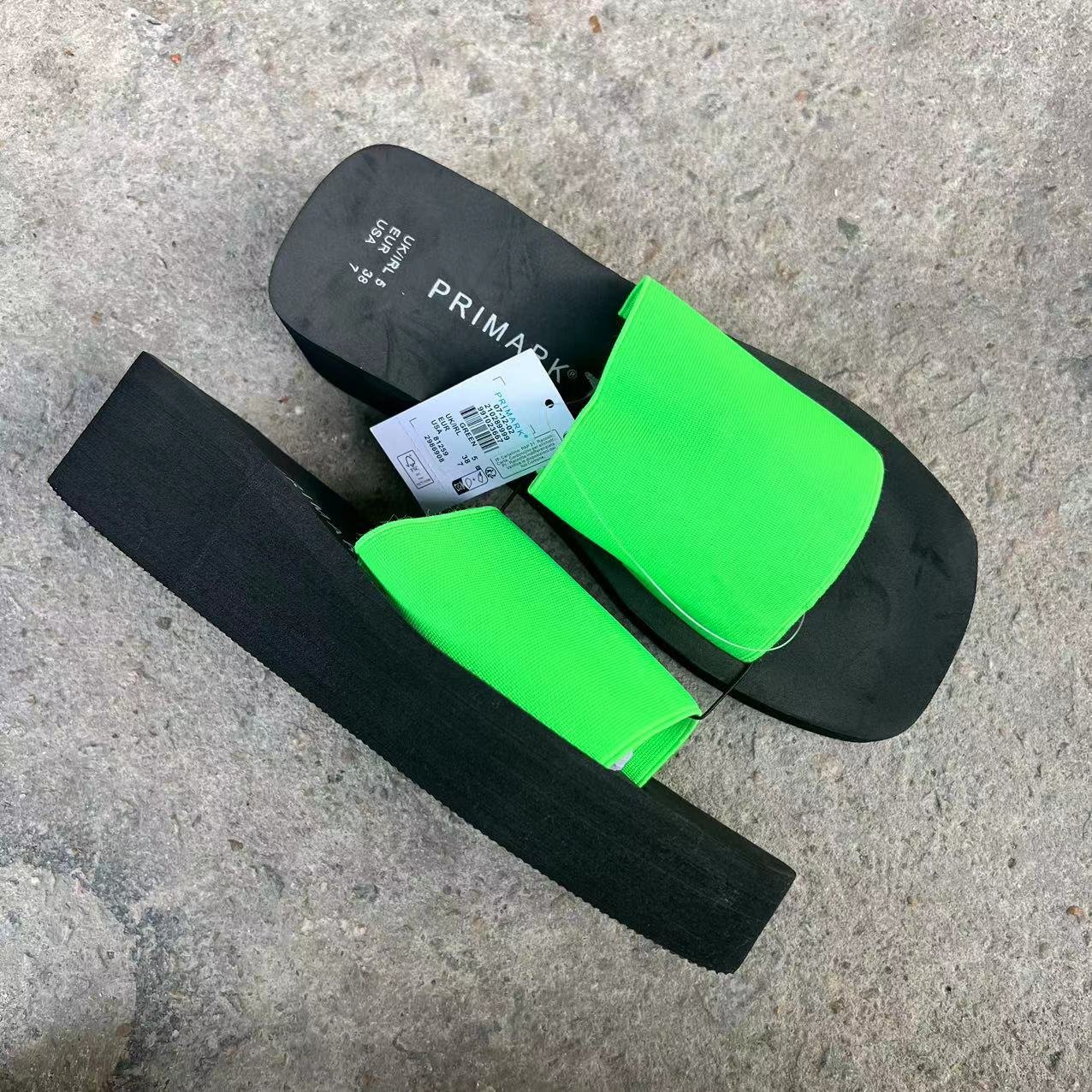 2024 Hot Selling Fashion Candy Color 4cm Platform Slippers Popular Designer Sandals Trendy Women's Slippers