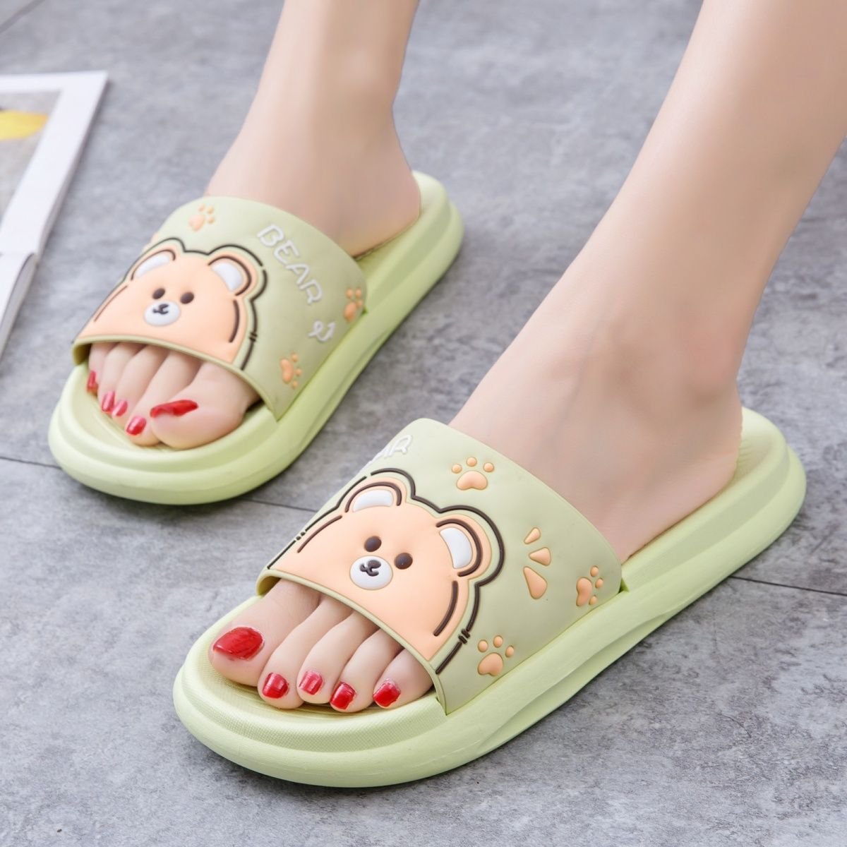 New Cute Cartoon Non-Slip and Women Soft Sole Beach Sandals Slides Slippers for Summer Bath