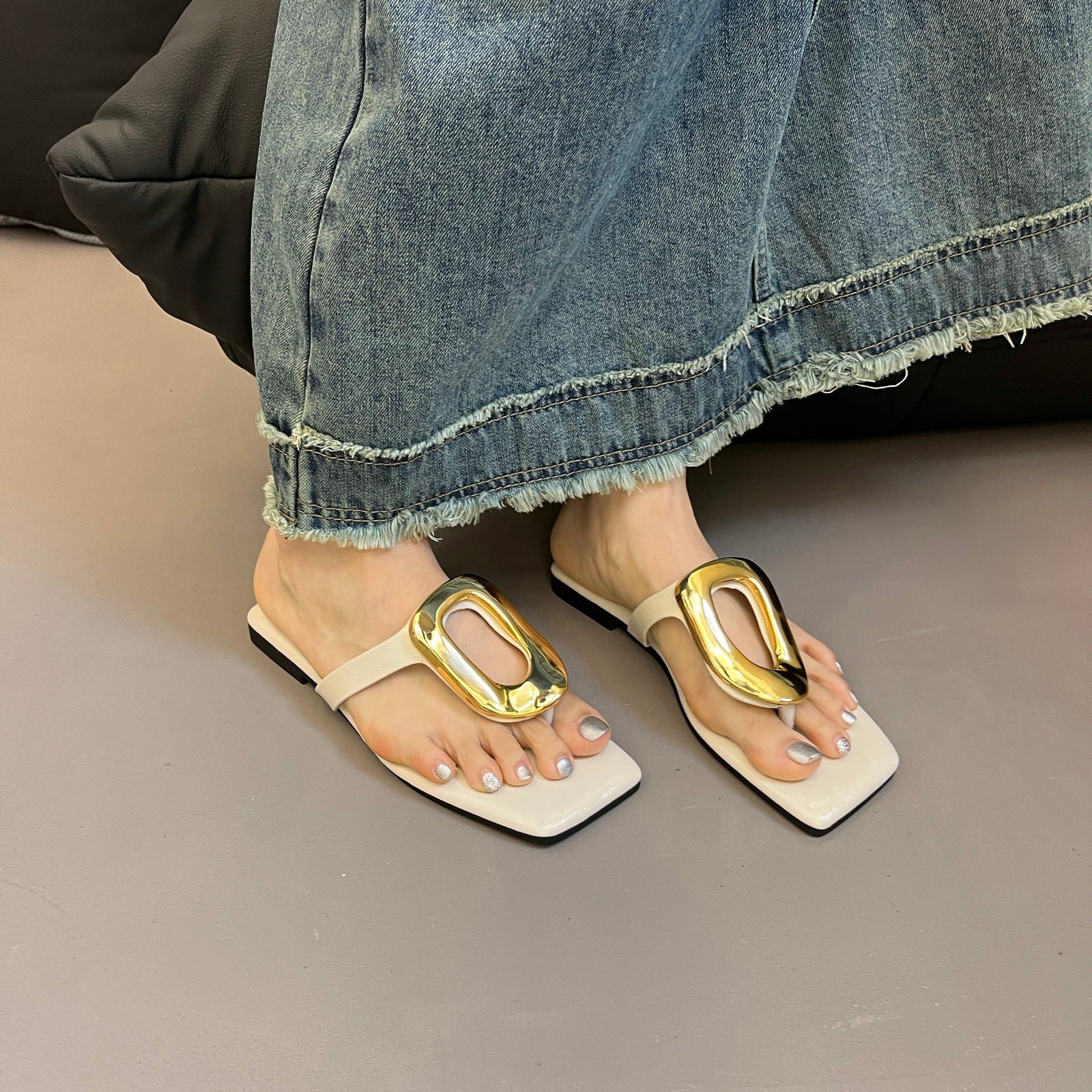 Women Slippers Vacation Casual Women's Outer Fashion All-match Net Celebrity Flat-bottomed European and American Lazy Sandals