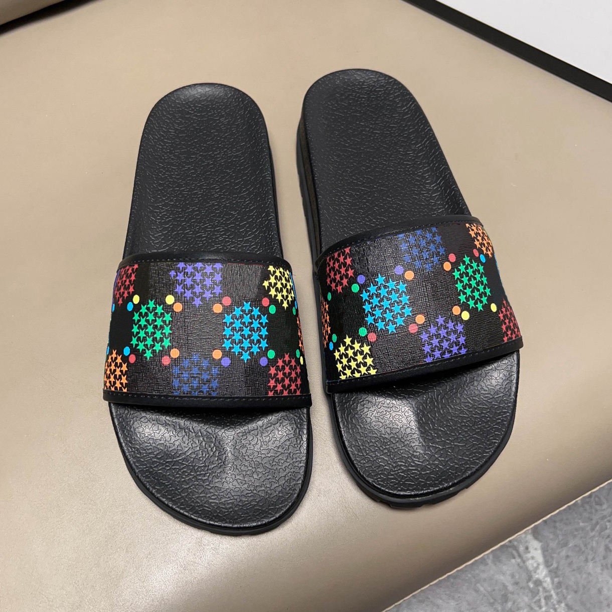 New Slippers For Men Designer Classical Style Sandals Luxury Designer Slippers Famous Brands Wholesale Luxury Men's Slippers