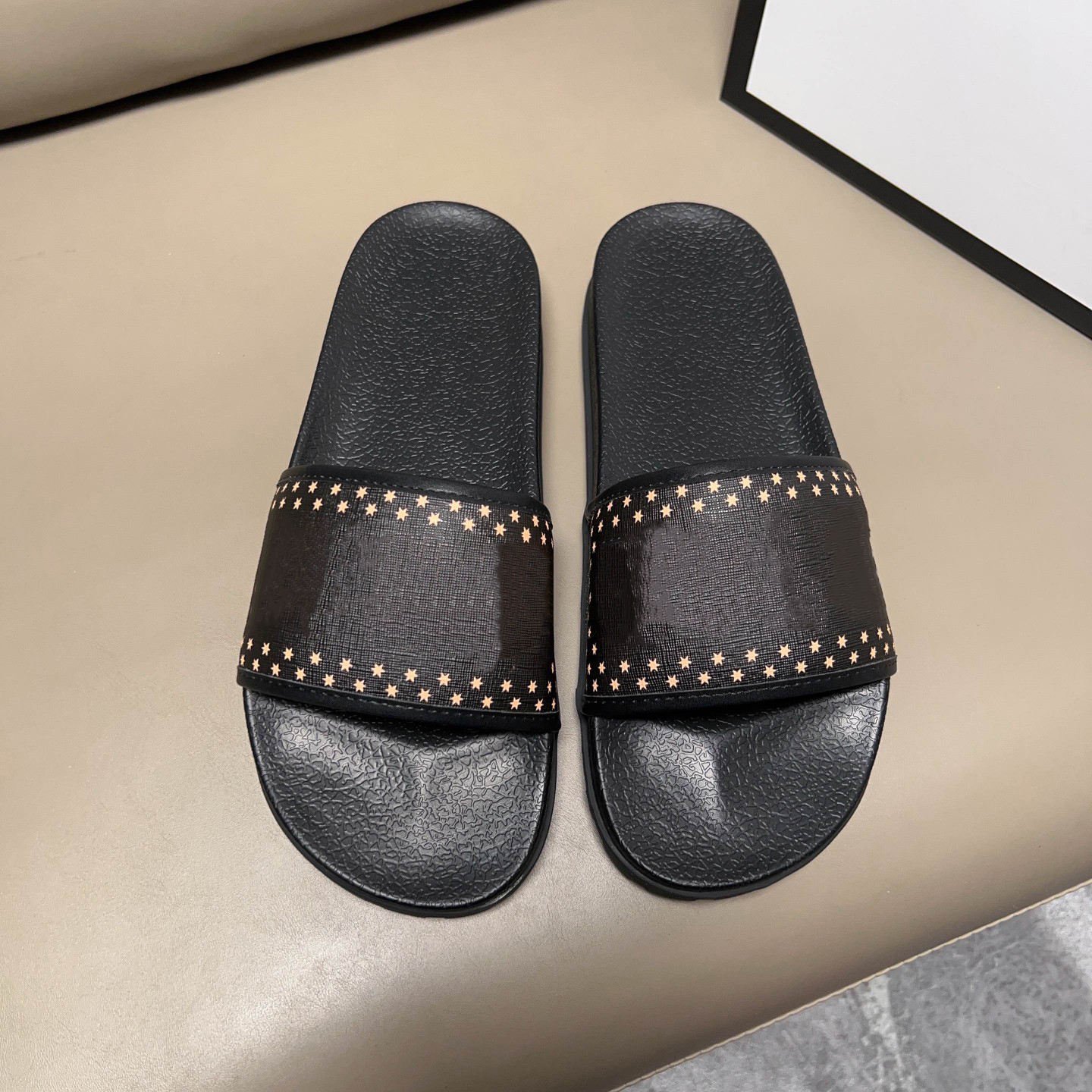 New Slippers For Men Designer Classical Style Sandals Luxury Designer Slippers Famous Brands Wholesale Luxury Men's Slippers