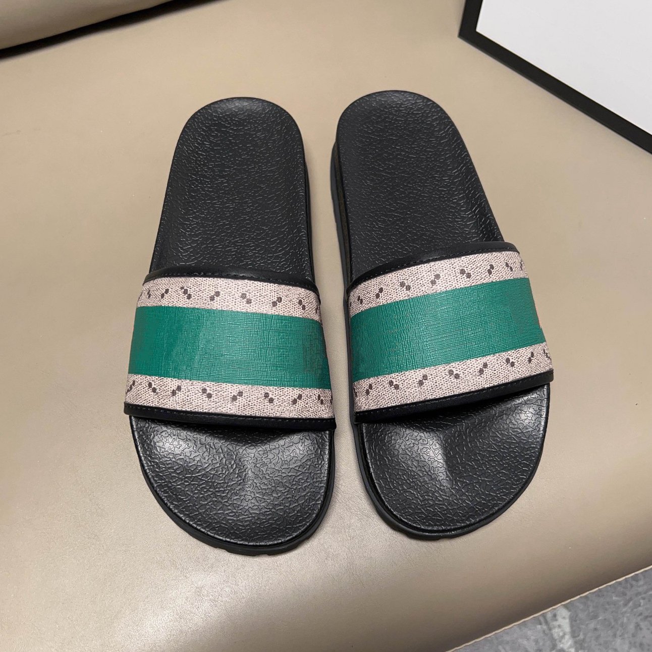 New Slippers For Men Designer Classical Style Sandals Luxury Designer Slippers Famous Brands Wholesale Luxury Men's Slippers