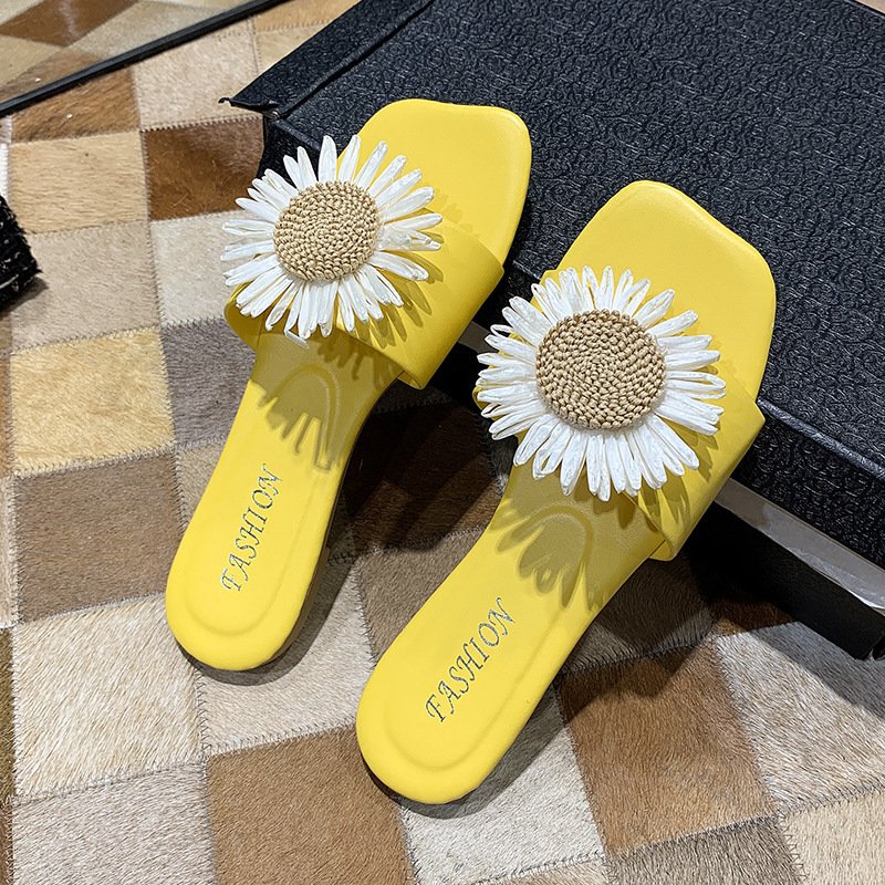 2024 Hot Sale Small Daisy Decoration Match Skirt Exquisite Flat Sandals Ladies Designer Slippers Flip-Flops Women's Sandals