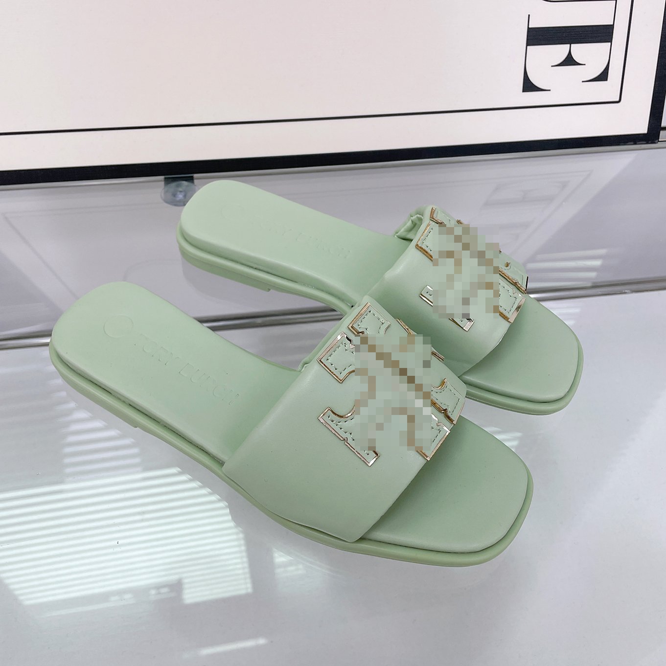 20234New Fashion PVC Flat Casual Slippers Women Girls Anti-Slip Lighted Cushioning Quick-Drying Leather Lining EVA Insole Beach
