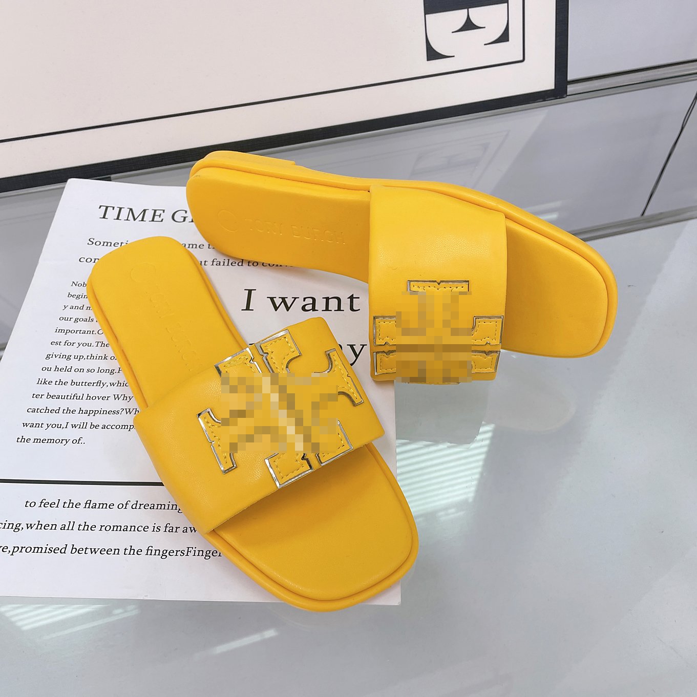 20234New Fashion PVC Flat Casual Slippers Women Girls Anti-Slip Lighted Cushioning Quick-Drying Leather Lining EVA Insole Beach