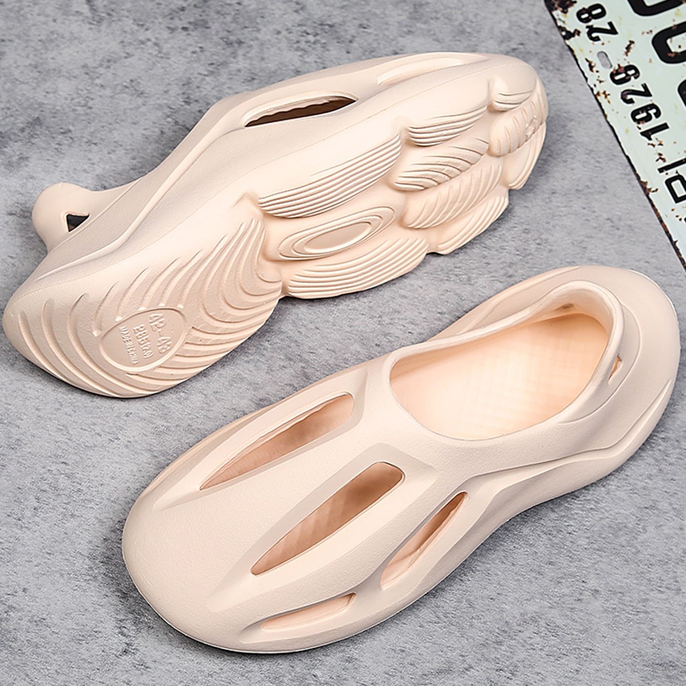 Custom Graffiti EVA Foam Runner Slides Barefoot Quick Dry Sport Sneaker Slippers Rubber Sandals Beach Shoes Sneaker for Men